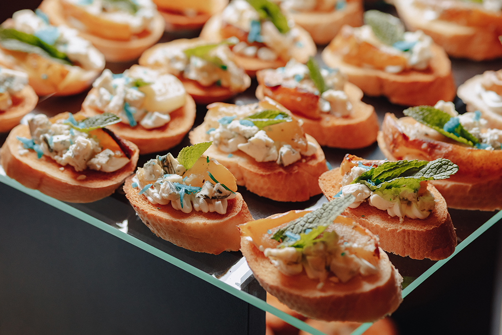 Catering Brasov | Servicii catering Brasov | Catalin Vargau | Servicii de catering Brasov | Meniul zilei Brasov | Comenzi meniul zilei brasov | Comenzi meniul zilei | Firma de catering Brasov | Restaurant Brasov | Livrare mancare la domiciliu Brasov | Catering evenimente Brasov | Catering meniuri evenimente | Catering afterschool Brasov | Catering scoli Brasov | Catering gradinite Brasov